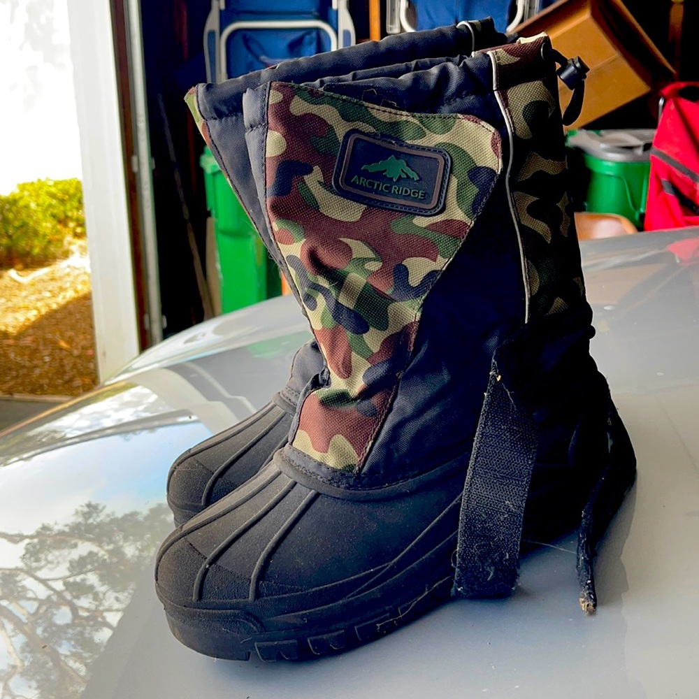 Arctic Ridge Kids Boots; Size 6